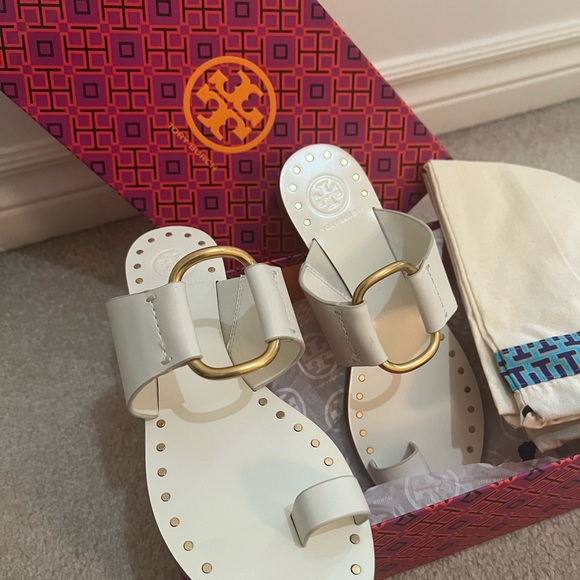 Sexy white Tory Burch fashionable slippers - Picture 2 of 2